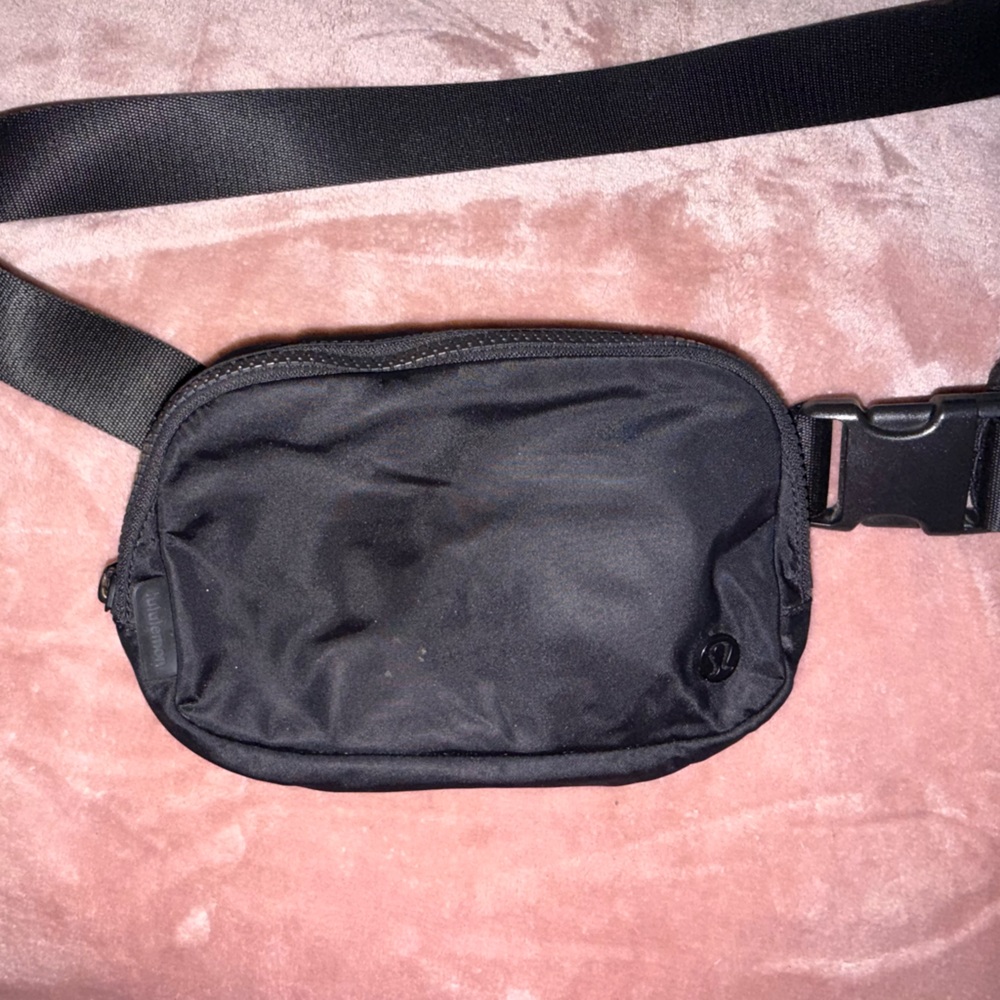 Belt Bag - Brand: Lululemon